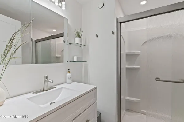 $235,000 | 302 School Street, Unit 15, Hope, ID 83836