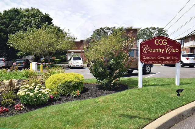 $320,000 | 210 Farber Drive, Unit 210, West Babylon, NY 11704