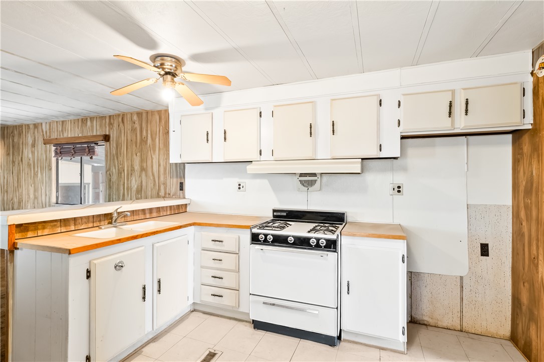 1675 Valencia Road Fort Mohave, AZ 86426 - Photo 12 of 60 Kitchen