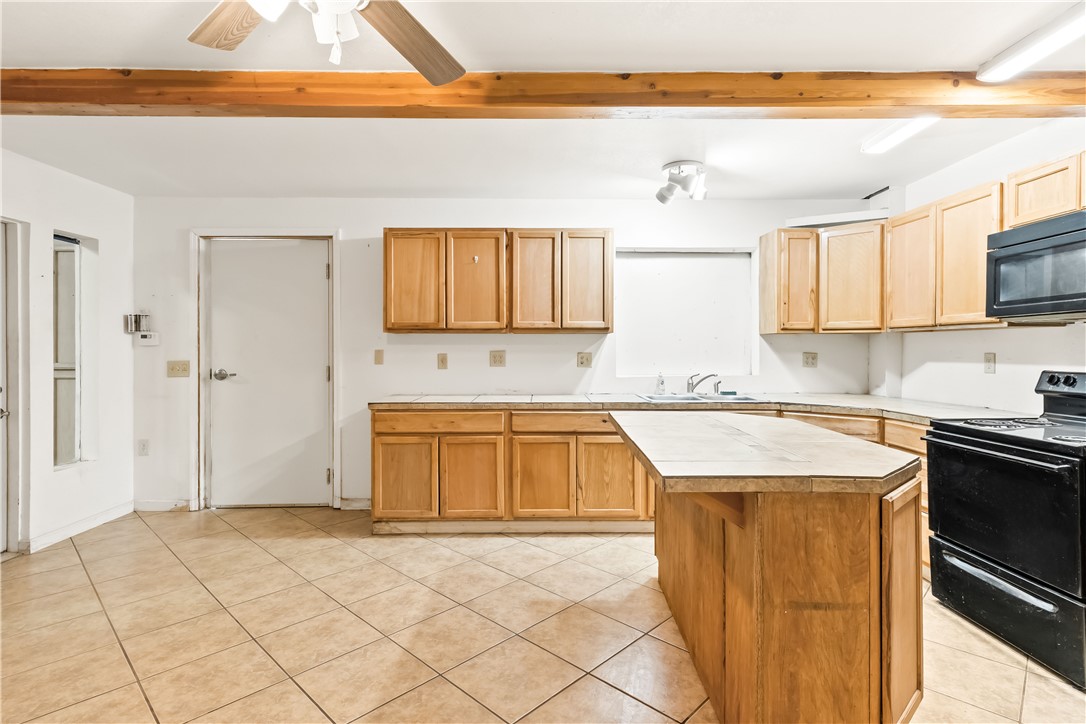 1675 Valencia Road Fort Mohave, AZ 86426 - Photo 27 of 60 Kitchen