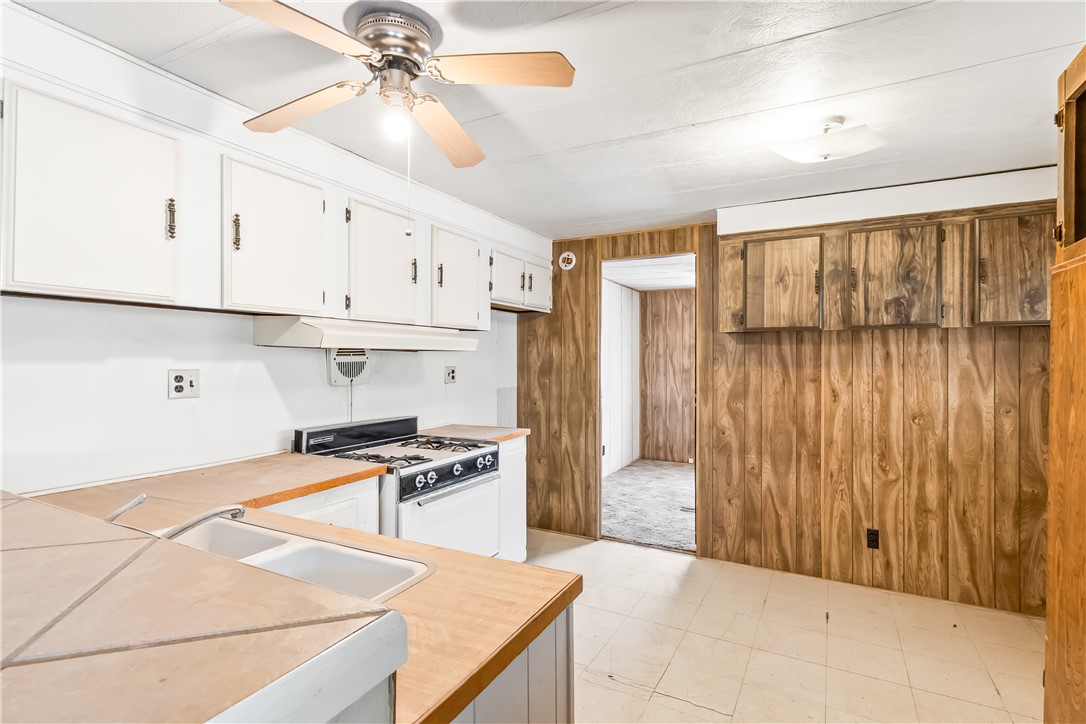 1675 Valencia Road Fort Mohave, AZ 86426 - Photo 8 of 60 Kitchen