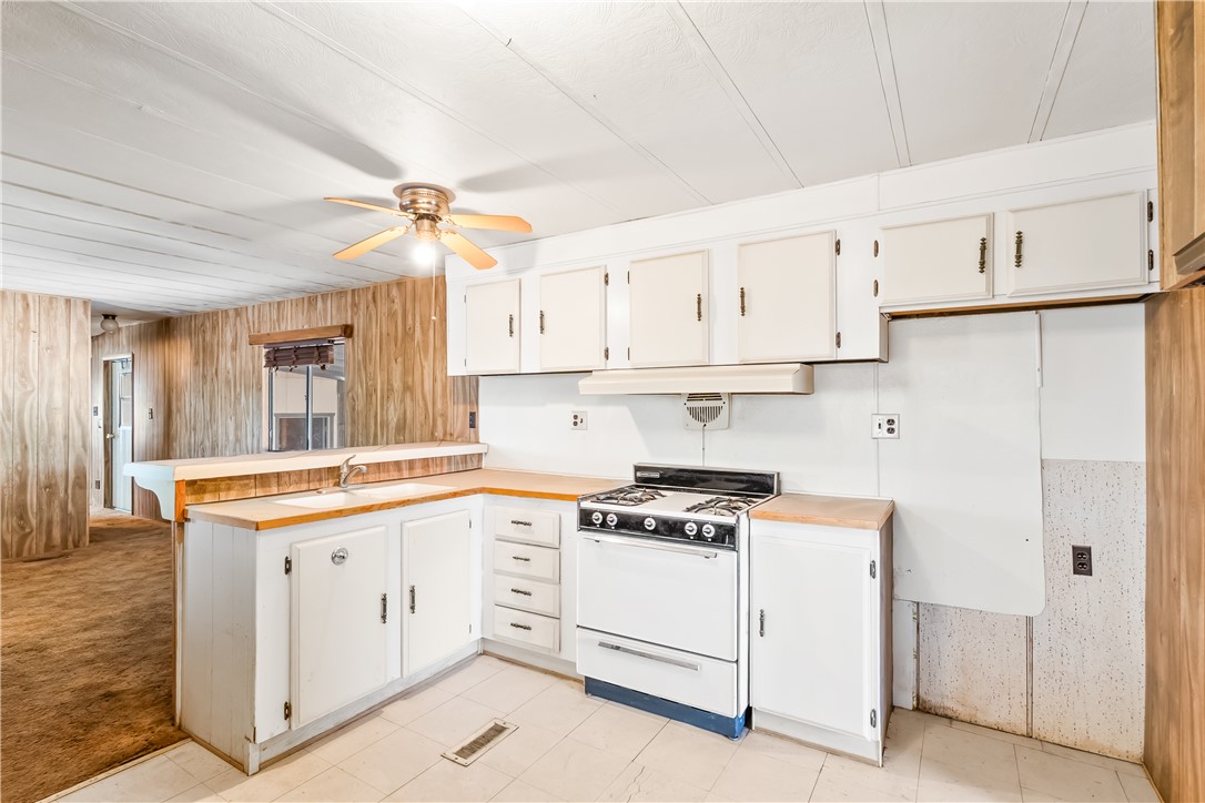 1675 Valencia Road Fort Mohave, AZ 86426 - Photo 9 of 60 Kitchen