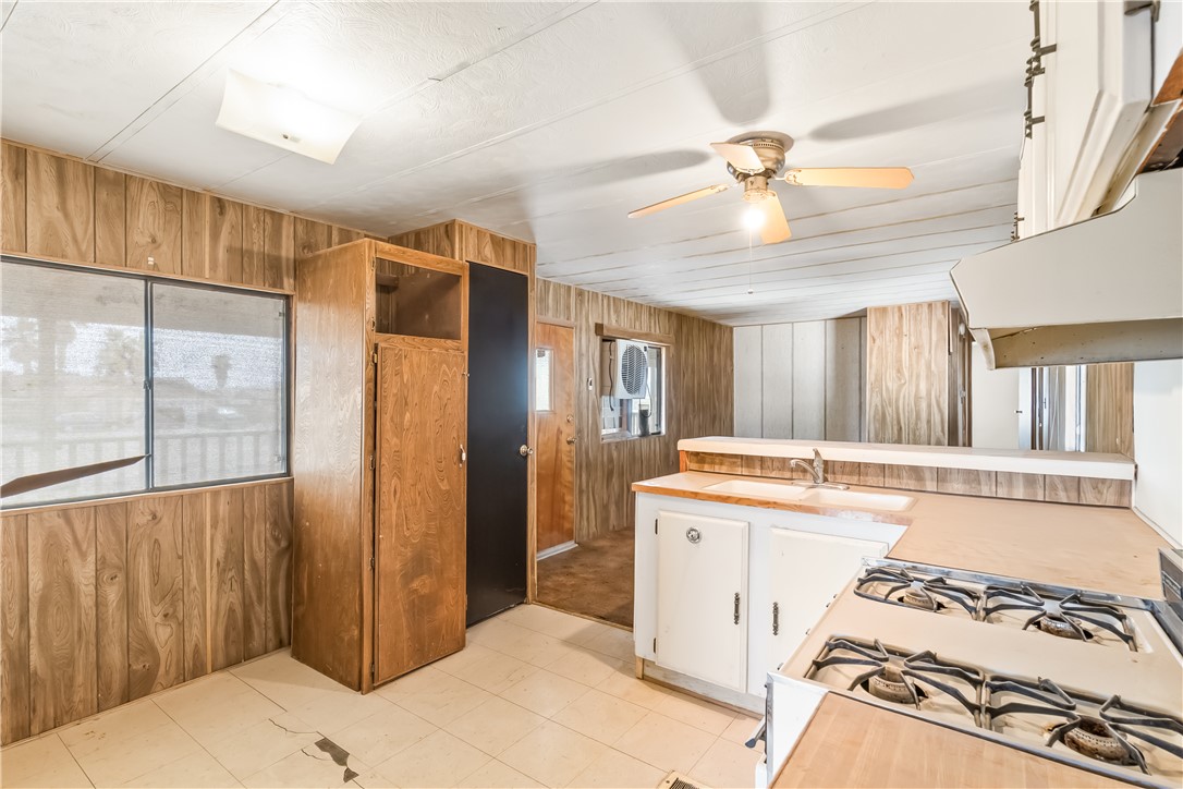 1675 Valencia Road Fort Mohave, AZ 86426 - Photo 10 of 60 Kitchen