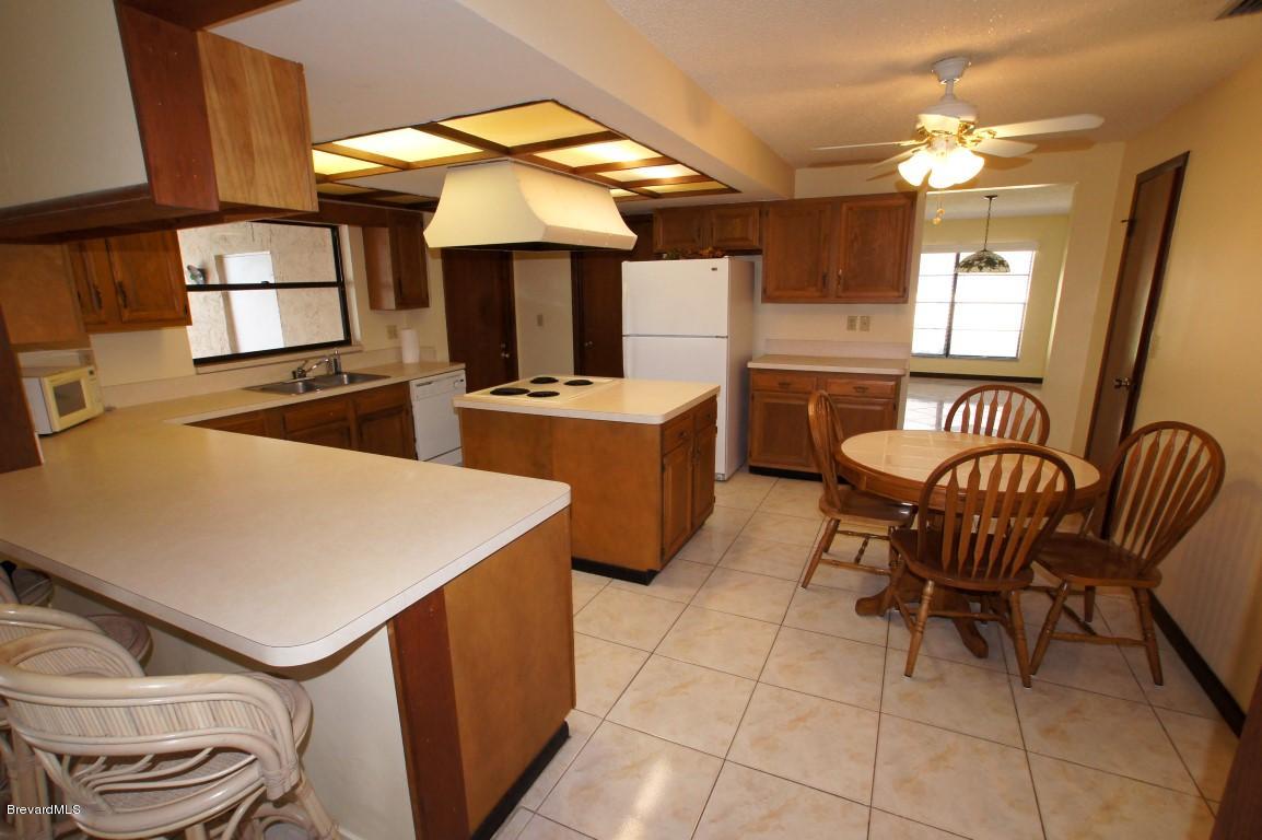475 Rio Vista Lane Merritt Island, FL 32952 - Photo 5 of 14 Rio Vista 475 - Kitchen