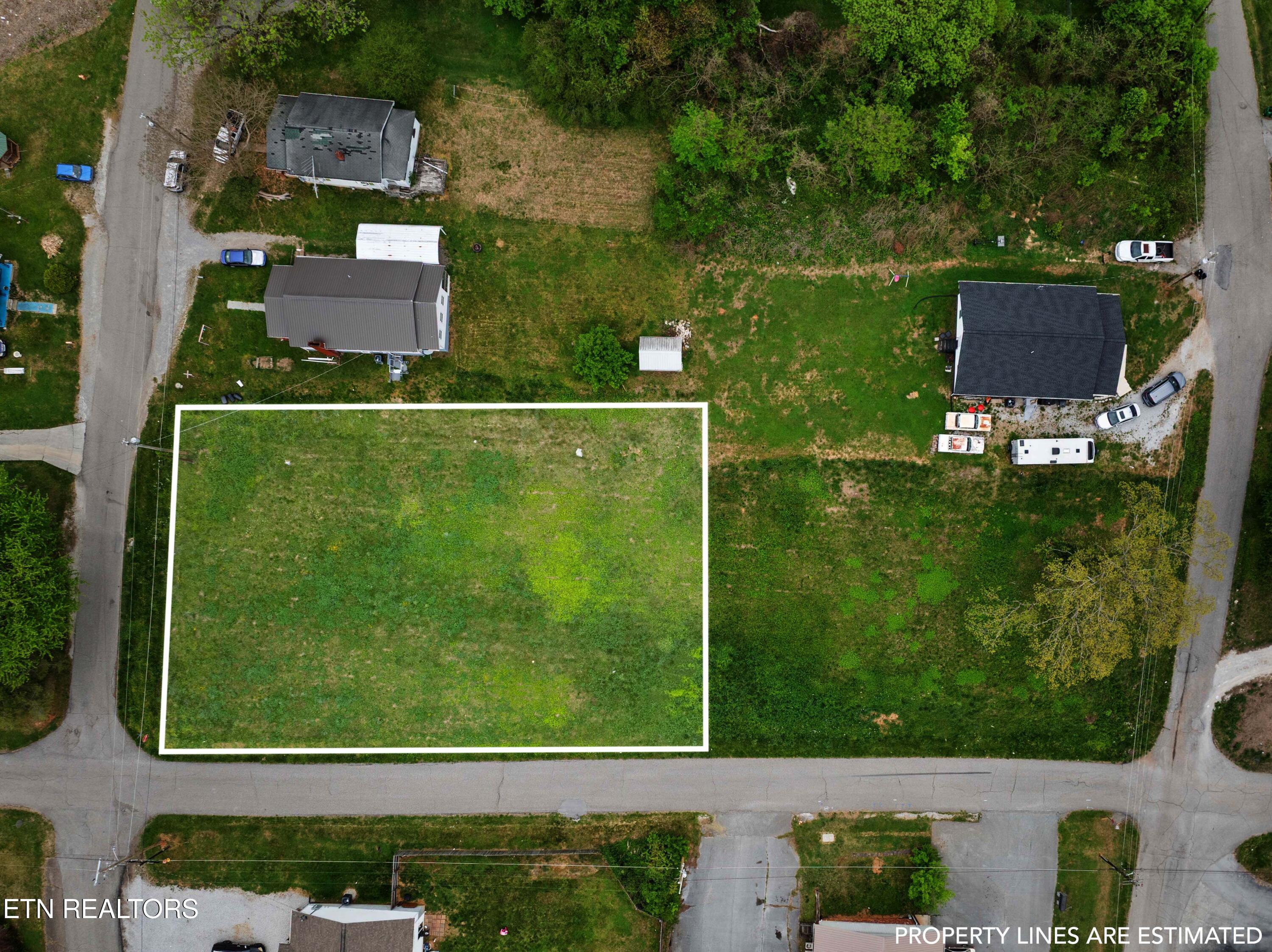 West Prospect Street La Follette, TN 37766 - Photo 4 of 20 DJI_0129 PL2
