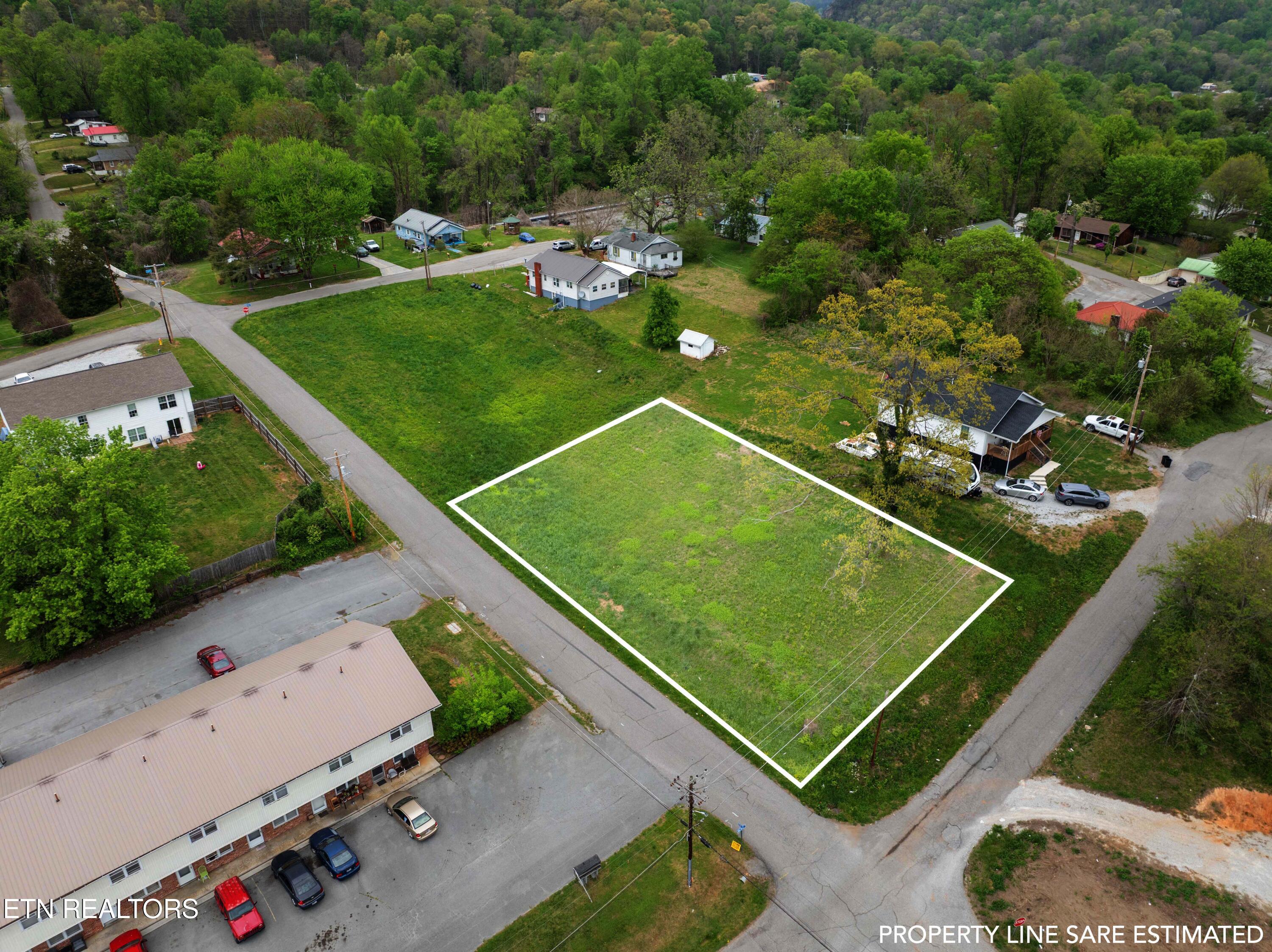 West Prospect Street La Follette, TN 37766 - Photo 6 of 20 DJI_0171 PL1