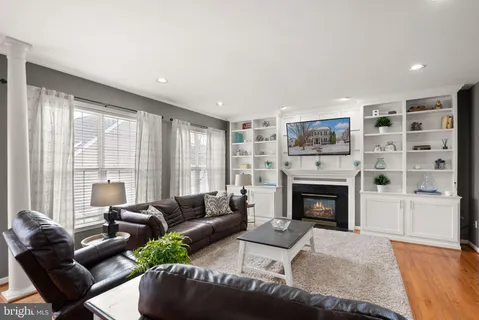 $950,000 | 20413 Peckham Street, Ashburn, VA 20147