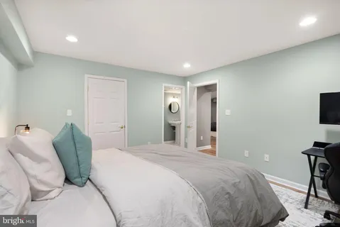 $950,000 | 20413 Peckham Street, Ashburn, VA 20147