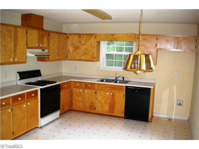 314 Mace Road Mebane, NC 27302 - Photo 4 of 9 Kitchen.