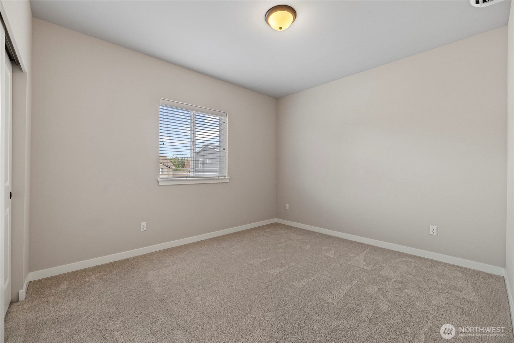 122 North Trl Road Sedro-Woolley, WA 98284 - Photo 28 of 40 an empty room with window