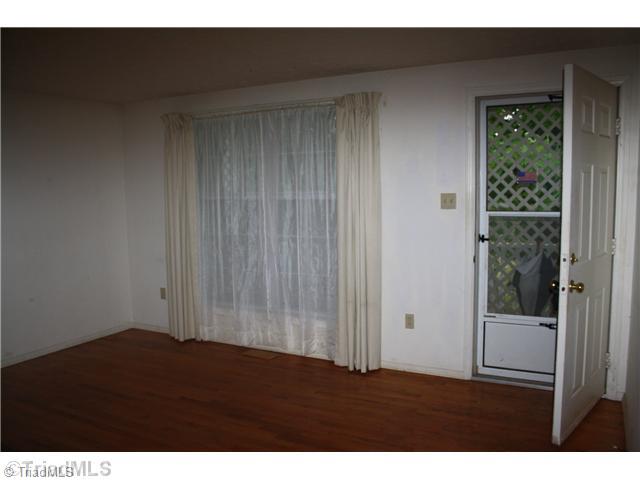 314 North River Ridge Road Jonesville, NC 28642 - Photo 4 of 12 Living Room.