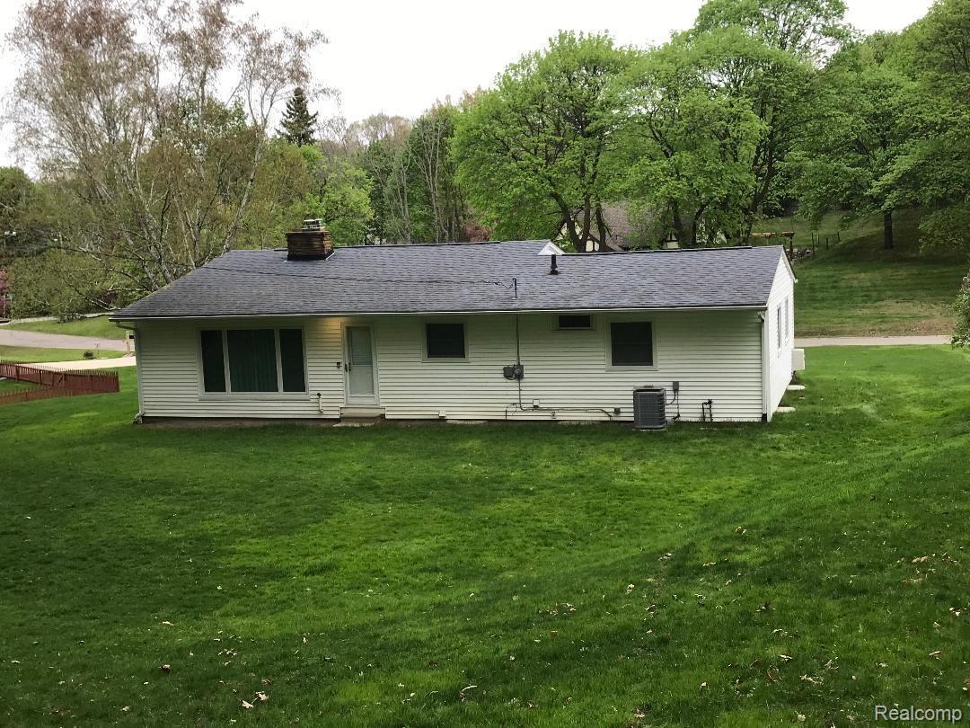 4341 Edmore Road Waterford, MI 48329 - Photo 27 of 27 Back 1l.jpg