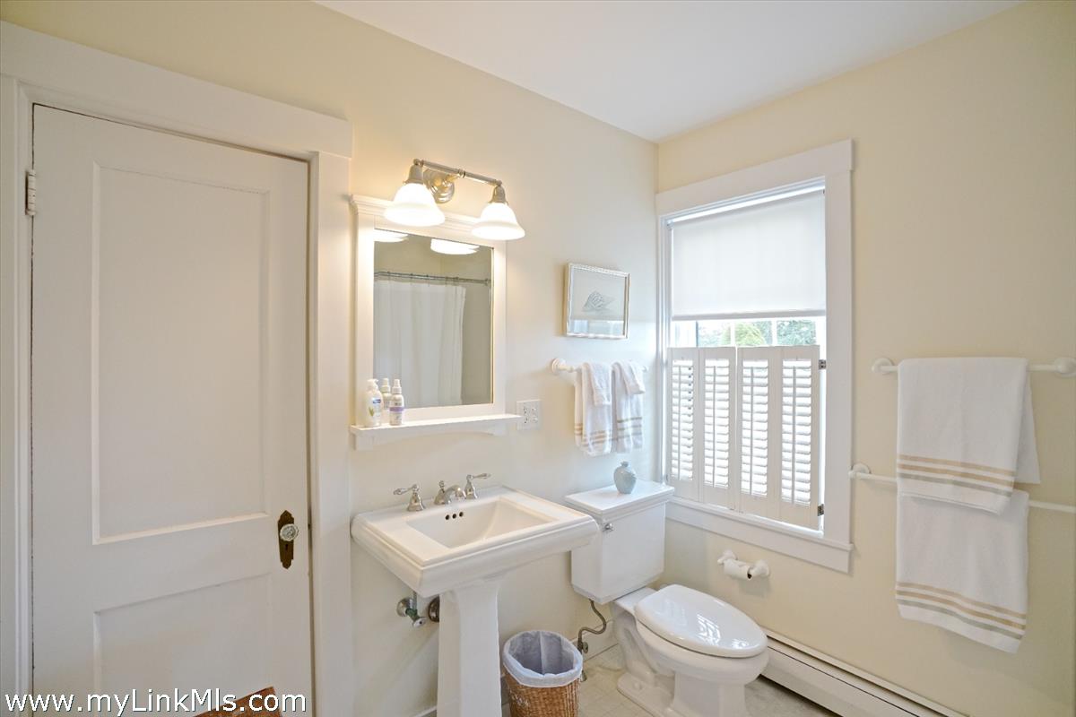 31 Butler's Cove Road Edgartown, MA 02539 - Photo 8 of 24