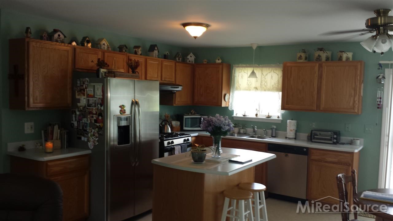 1038 Michigan Road Port Huron, MI 48060 - Photo 9 of 28 31196114-8.JPG