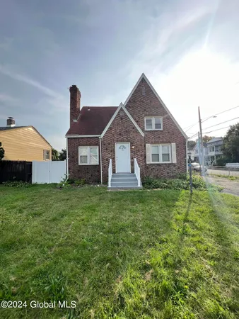 $1,800 | 70 Beverly Avenue, Unit 1, Albany, NY 12206