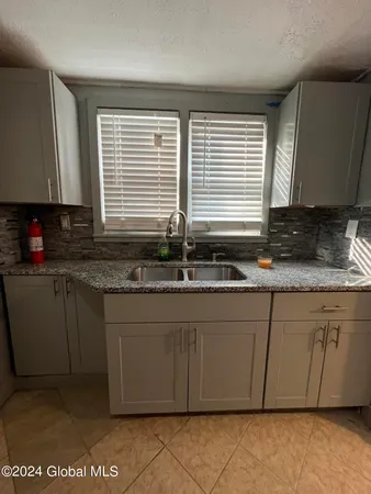 $1,800 | 70 Beverly Avenue, Unit 1, Albany, NY 12206