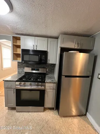 $1,800 | 70 Beverly Avenue, Unit 1, Albany, NY 12206