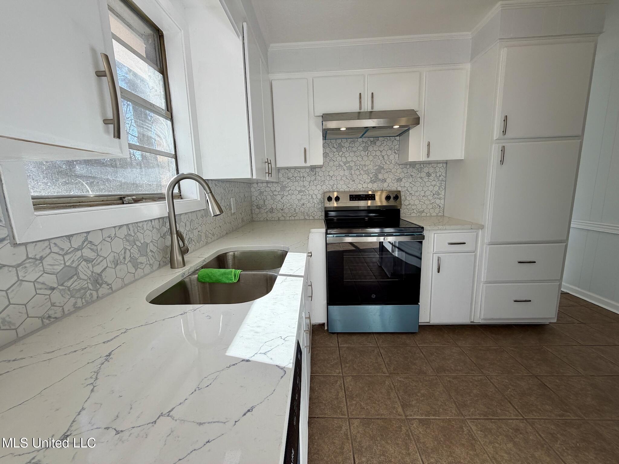 5828 Clubview Drive Jackson, MS 39211 - Photo 6 of 32 IMG_4826