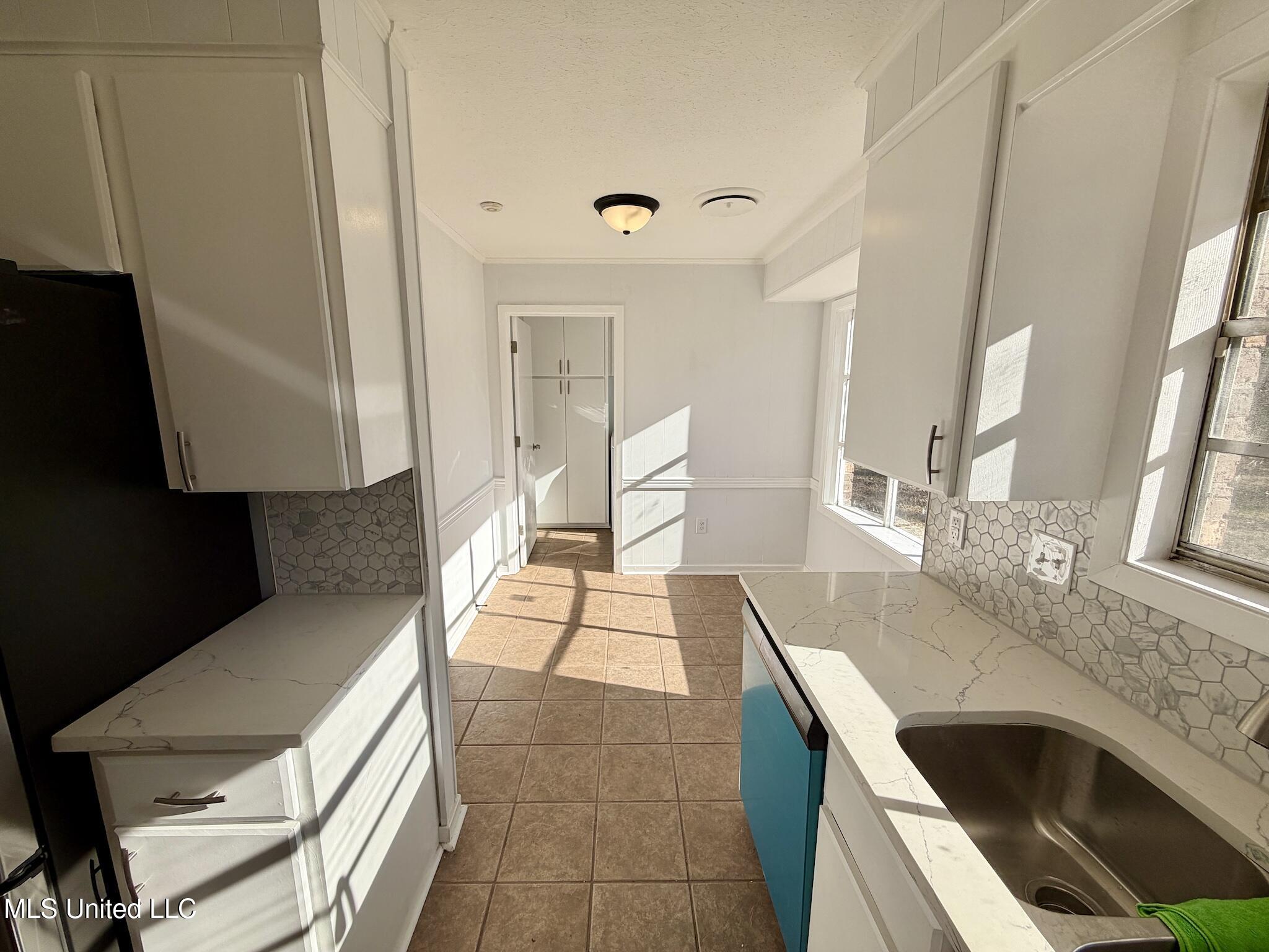 5828 Clubview Drive Jackson, MS 39211 - Photo 7 of 32 IMG_4825