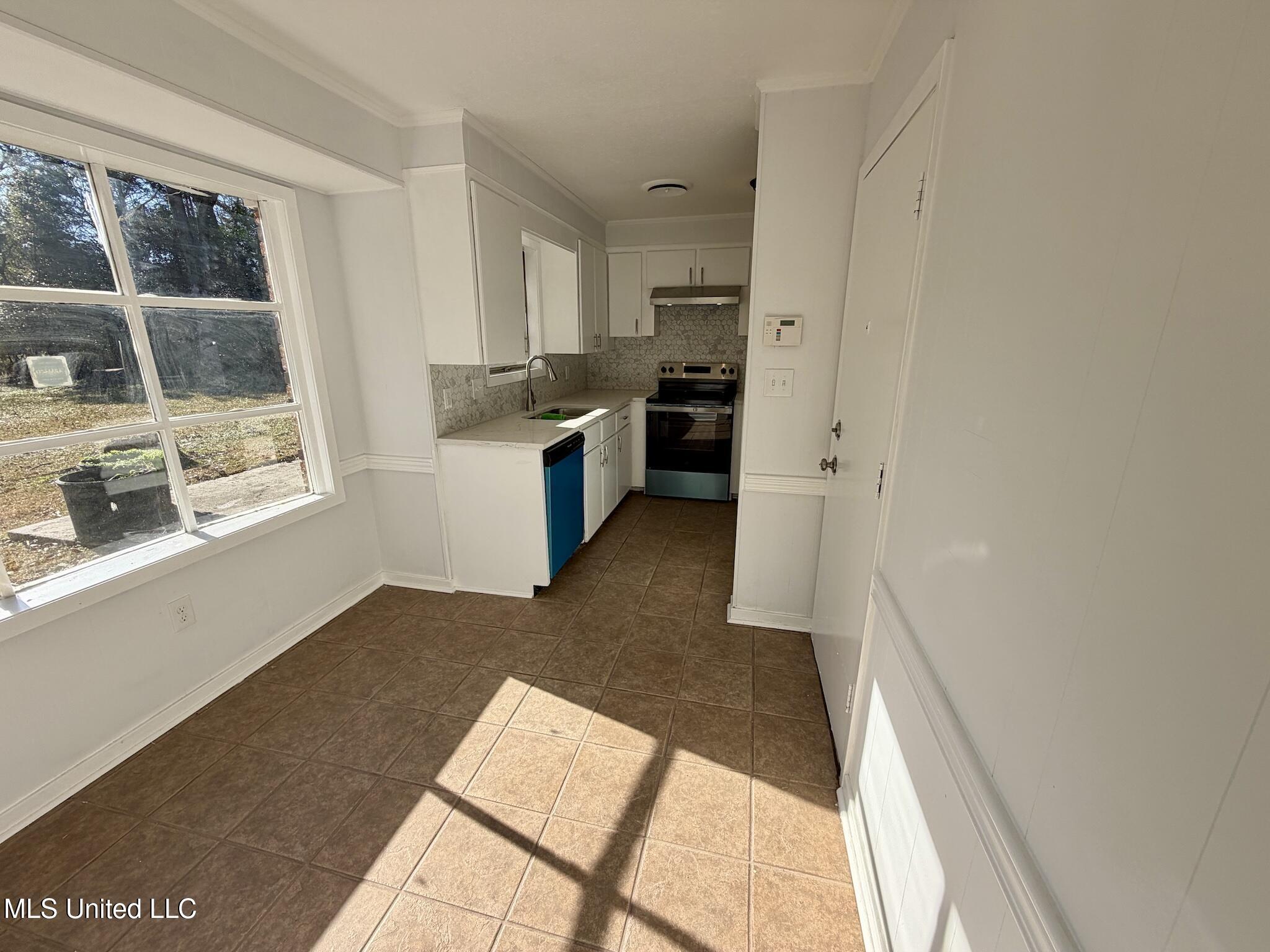 5828 Clubview Drive Jackson, MS 39211 - Photo 8 of 32 IMG_4827