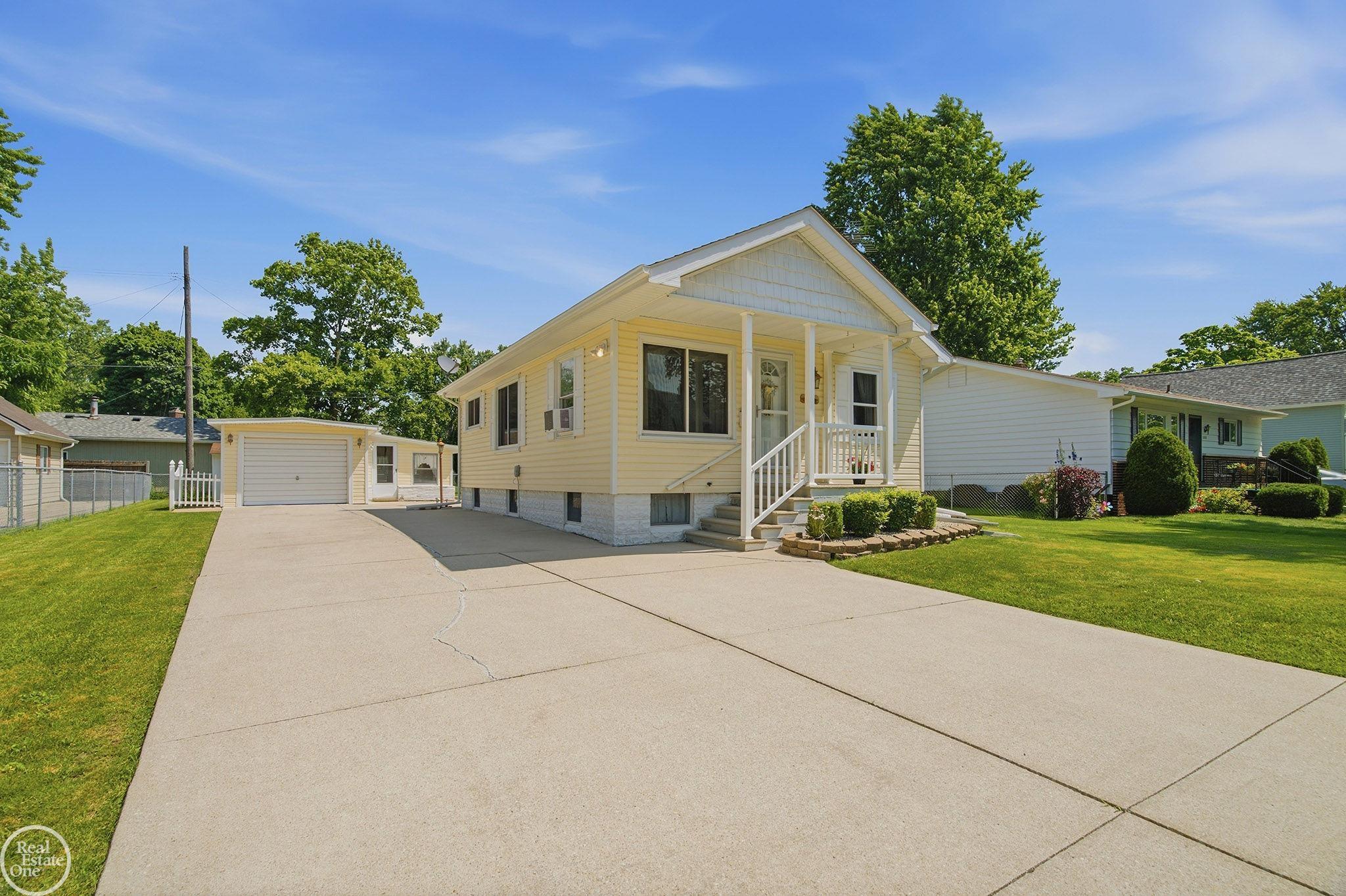 804 Waterloo St. Clair, MI 48079 - Photo 5 of 35