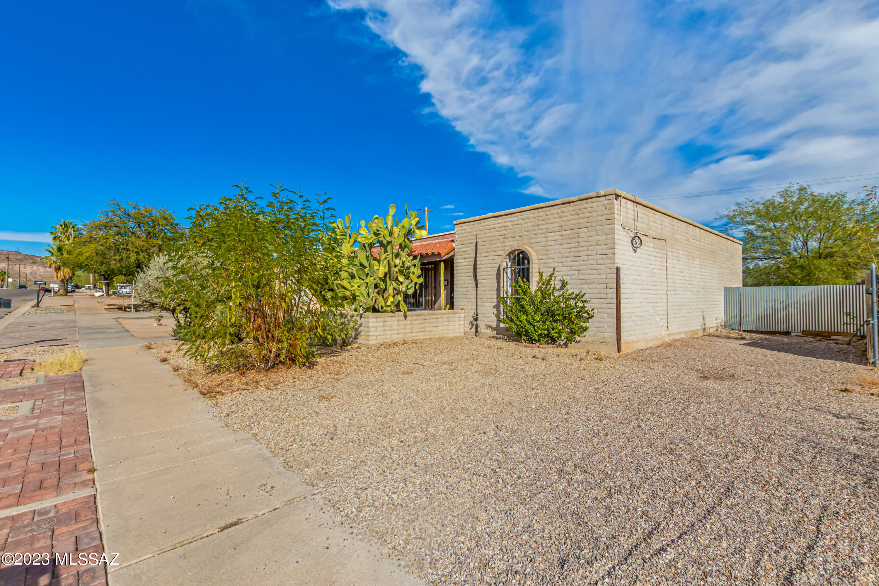 2729 South Lands End Road Tucson, AZ 85713 - Photo 3 of 27