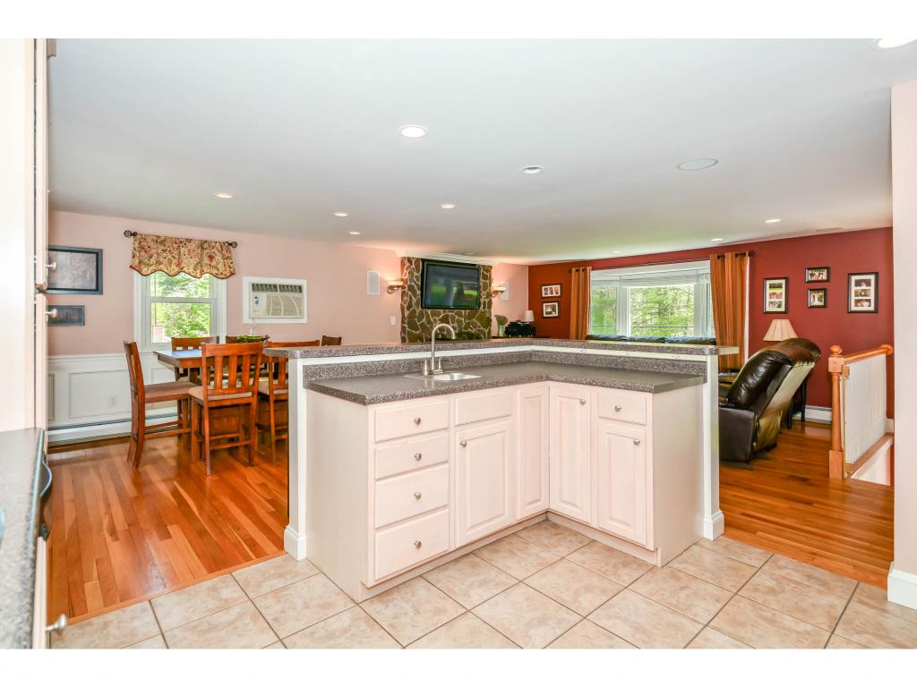 240 Hobbs Road Pelham, NH 03076 - Photo 3 of 35
