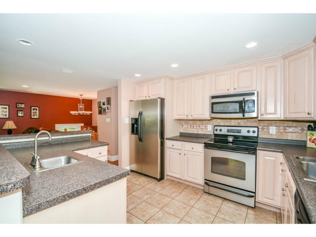 240 Hobbs Road Pelham, NH 03076 - Photo 6 of 35