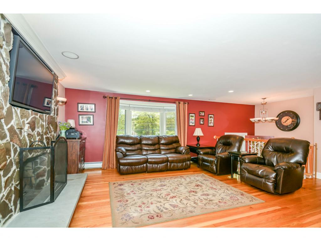 240 Hobbs Road Pelham, NH 03076 - Photo 8 of 35
