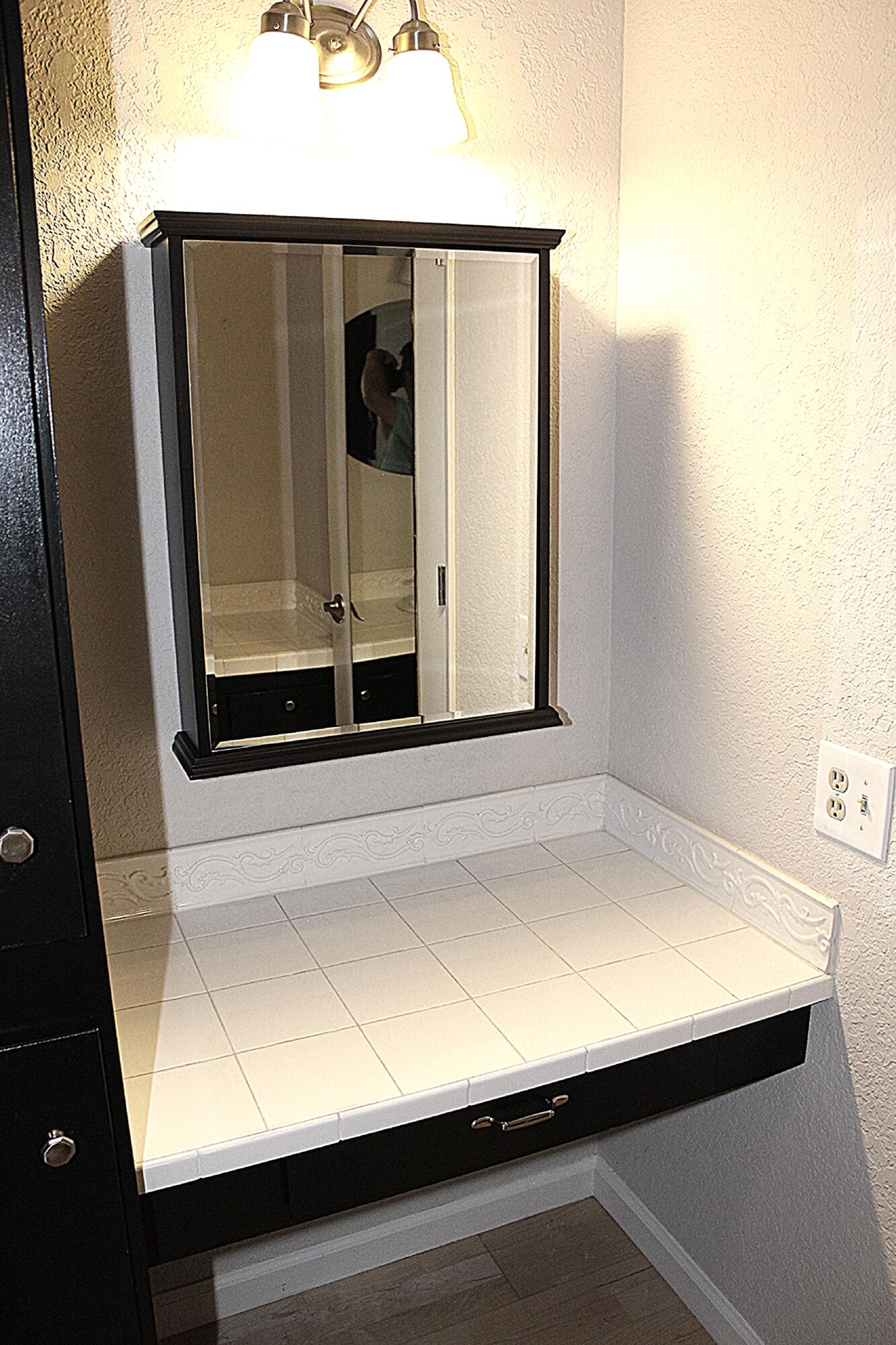 1975 Bechelli Lane Redding, CA 96002 - Photo 18 of 25 Vanity
