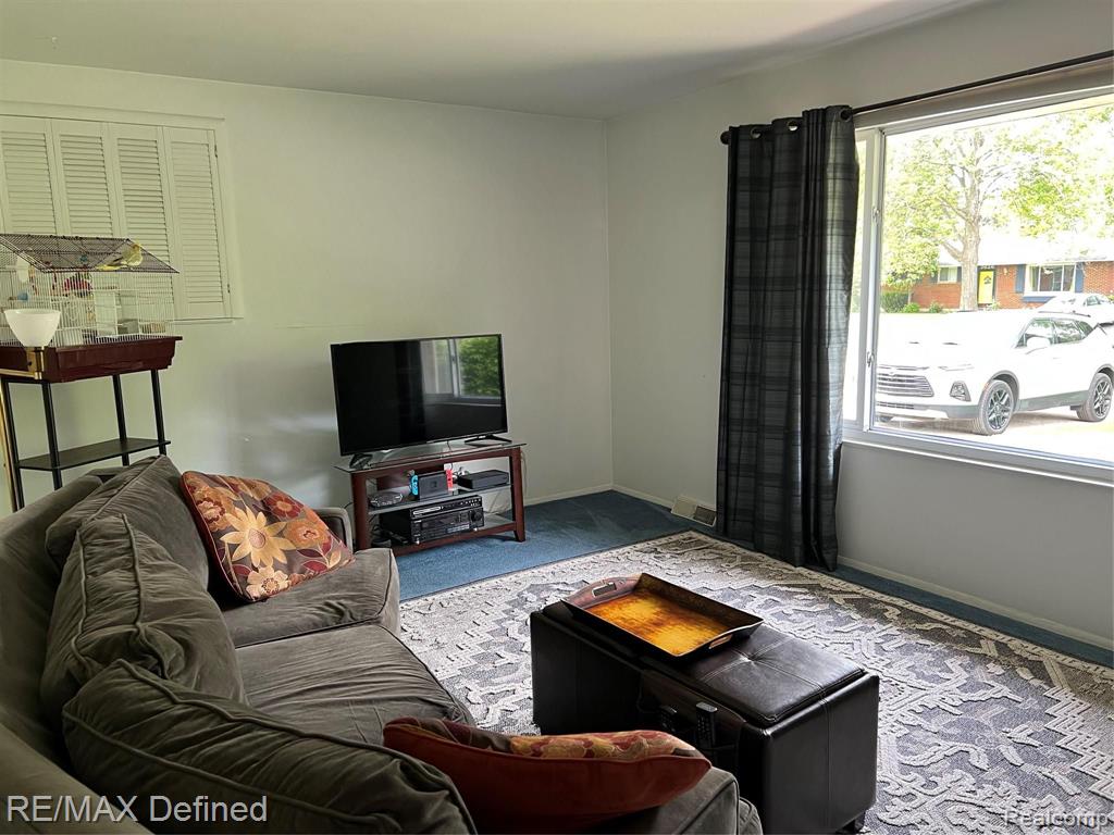 3615 Mark Road Waterford, MI 48328 - Photo 9 of 20