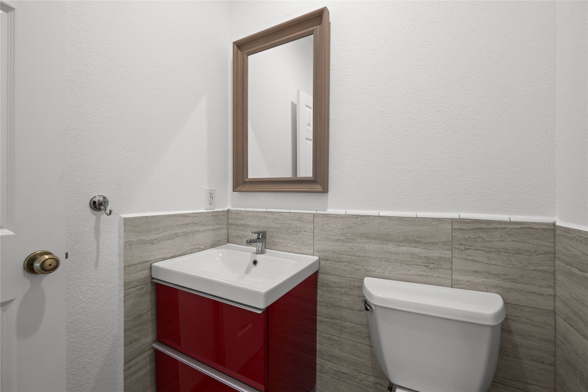 504 Tyree Road Cedar Park, TX 78613 - Photo 12 of 35 Downstairs Bathroom