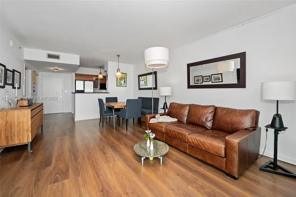 $465,000 | 325 South Biscayne Boulevard, Unit 2918, Miami, FL 33131