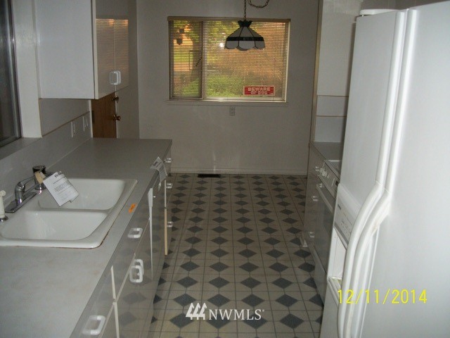 10909 Lake Ridge Drive South Seattle, WA 98178 - Photo 7 of 25