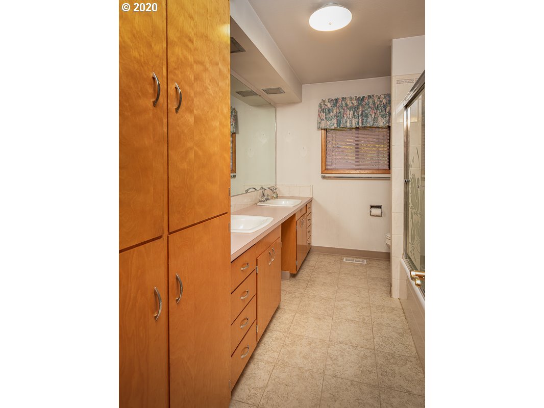6608 Southwest Garden Home Road Portland, OR 97223 - Photo 12 of 24 Gallery Image 12