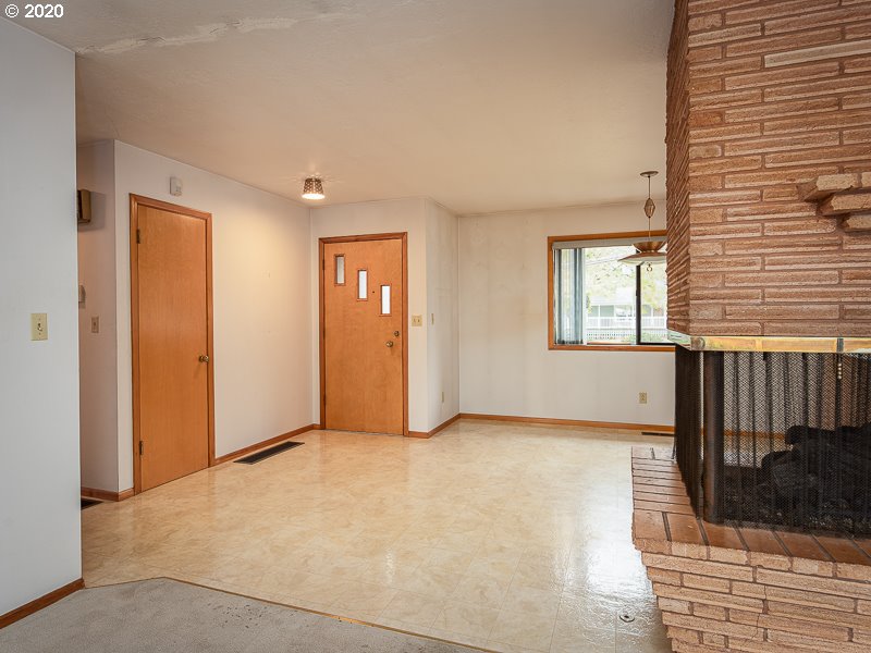 6608 Southwest Garden Home Road Portland, OR 97223 - Photo 4 of 24 Gallery Image 4