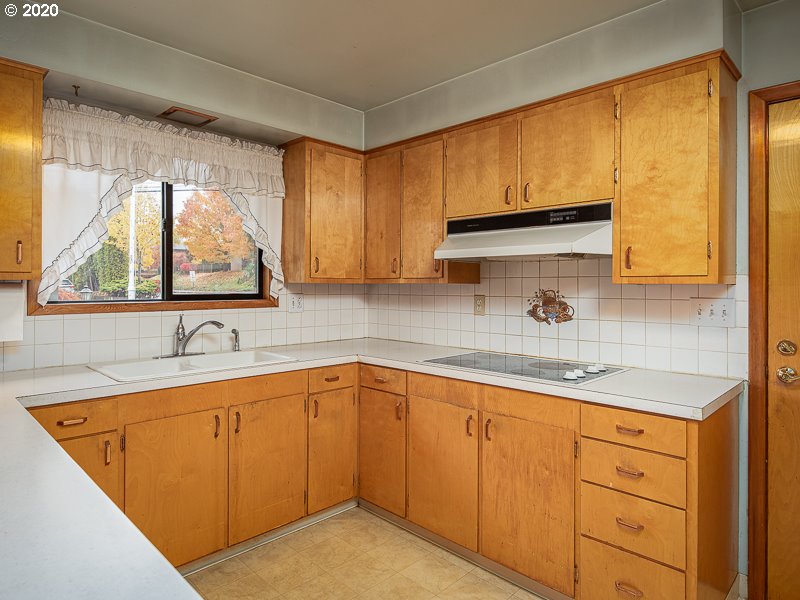6608 Southwest Garden Home Road Portland, OR 97223 - Photo 7 of 24 Gallery Image 7