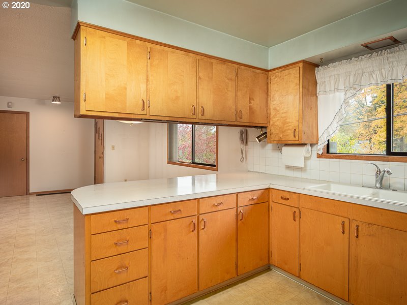 6608 Southwest Garden Home Road Portland, OR 97223 - Photo 8 of 24 Gallery Image 8
