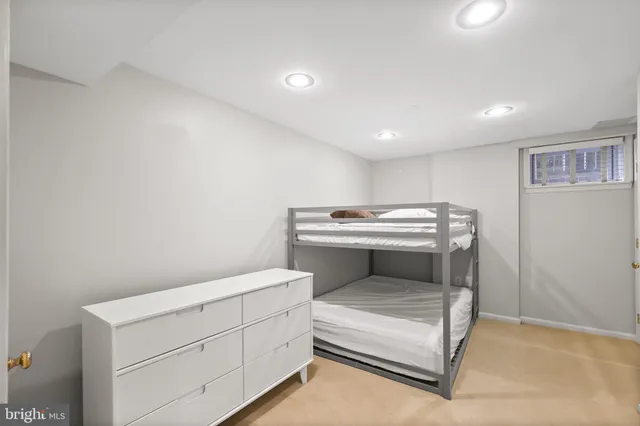 $3,000 | 1233 South Oakcrest Road, Arlington, VA 22202