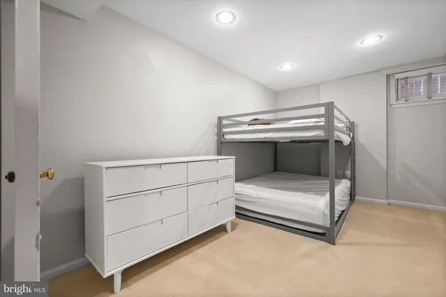 $3,000 | 1233 South Oakcrest Road, Arlington, VA 22202