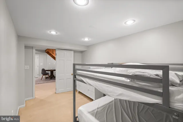 $3,000 | 1233 South Oakcrest Road, Arlington, VA 22202