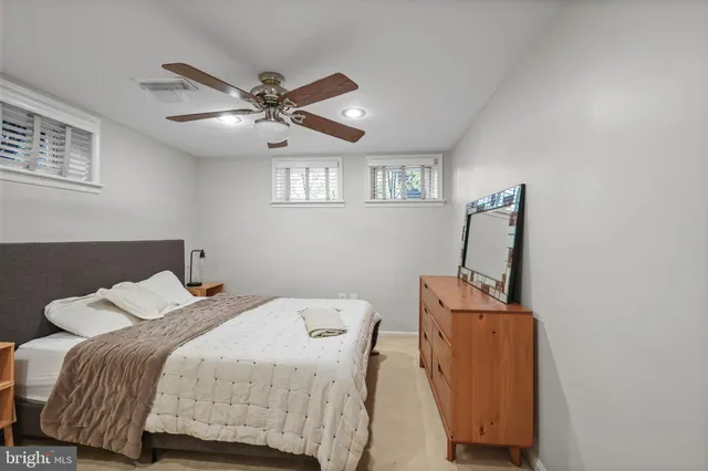 $3,000 | 1233 South Oakcrest Road, Arlington, VA 22202