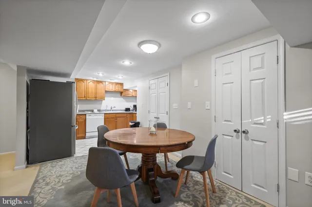 $3,000 | 1233 South Oakcrest Road, Arlington, VA 22202