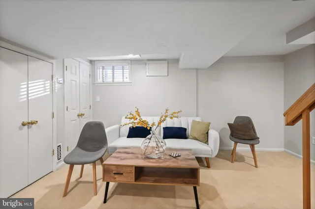 $3,000 | 1233 South Oakcrest Road, Arlington, VA 22202