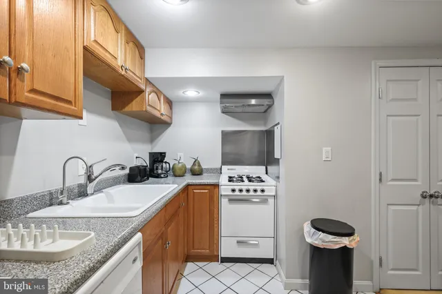 $3,000 | 1233 South Oakcrest Road, Arlington, VA 22202