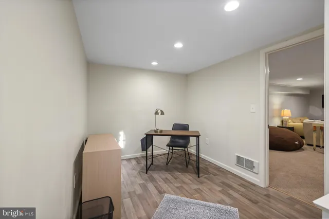 $3,000 | 1233 South Oakcrest Road, Arlington, VA 22202