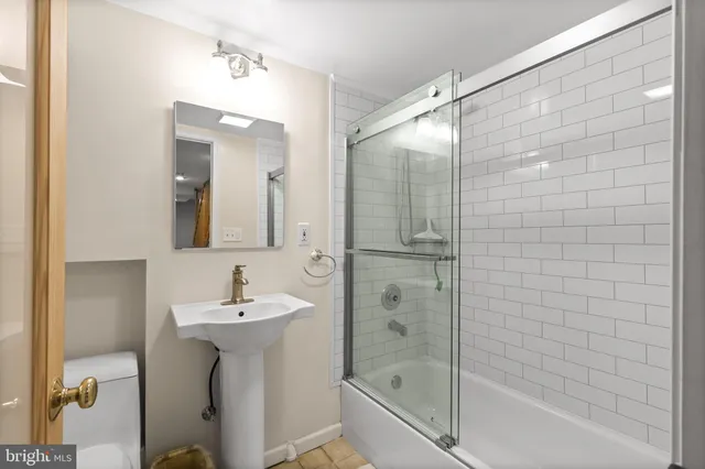 $3,000 | 1233 South Oakcrest Road, Arlington, VA 22202