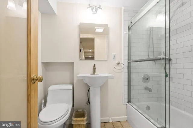 $3,000 | 1233 South Oakcrest Road, Arlington, VA 22202