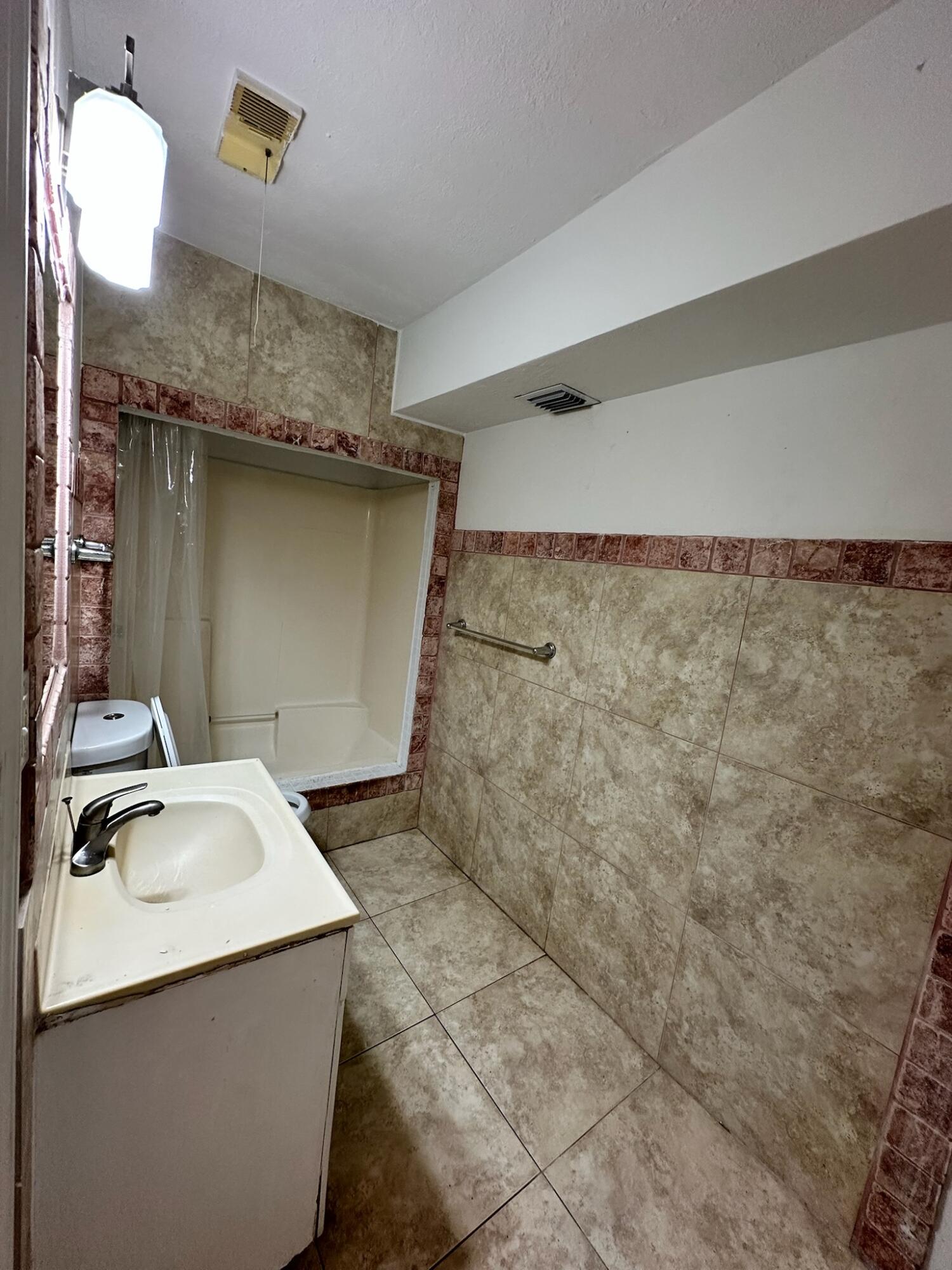 3210 Eagle Avenue Key West, FL 33040 - Photo 11 of 35 Photo Dec 22 2024, 14 11 11