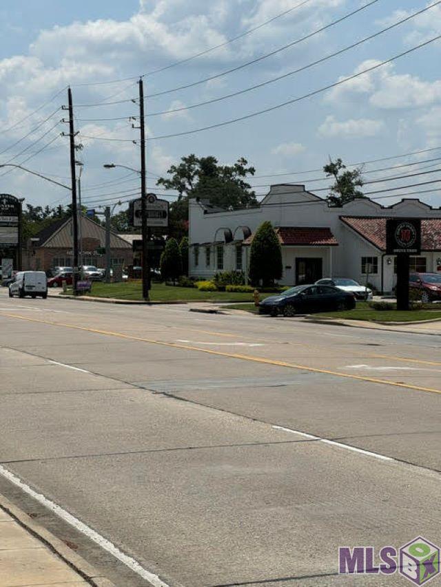 8155 Jefferson Highway, Unit 304 Baton Rouge, LA 70809 - Photo 17 of 19 Across the Street from City Market!